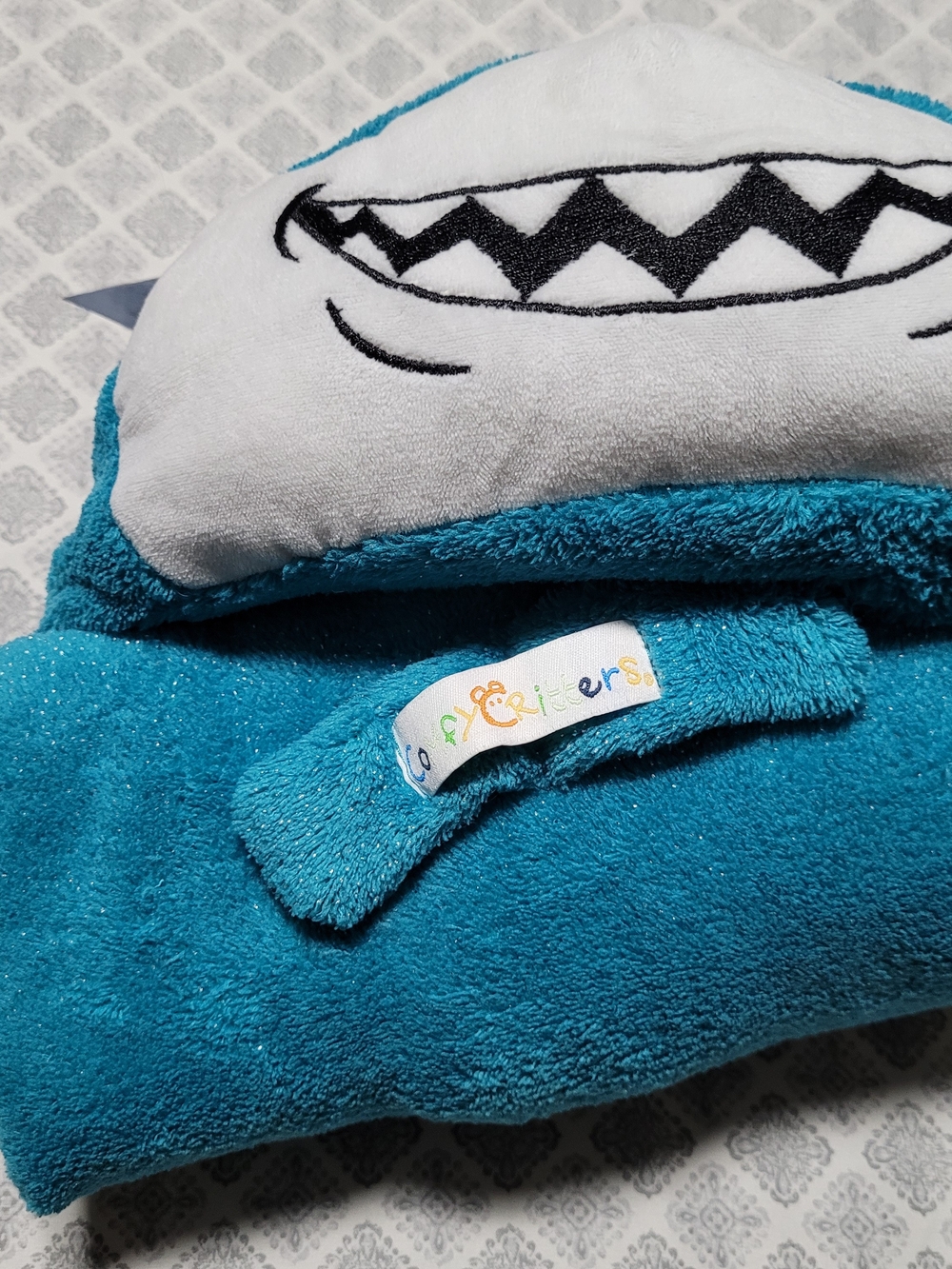 Kids Blanket- Sharky Animal Hoodie. Teal/Blue Corlor. Machine Washable. - Picture 6 of 8